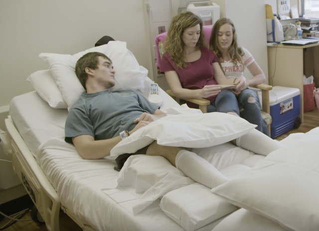 A patient and his family in an inpatient room at Shepherd Center